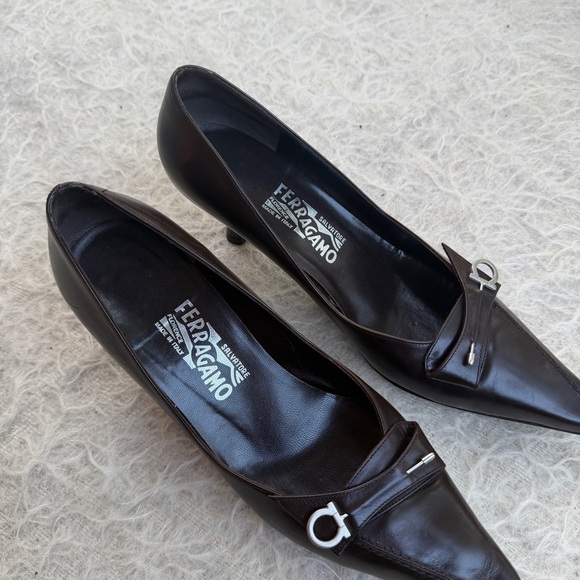 Salvatore Ferragamo Brown Gancini Leather kitten heels – Size 8B - Picture 2 of 5